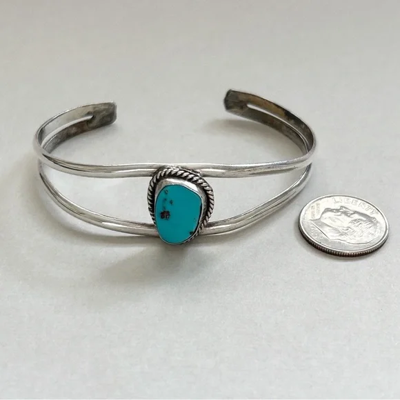 Vintage Southwestern Turquoise Sterling Silver Cuff Bracelet